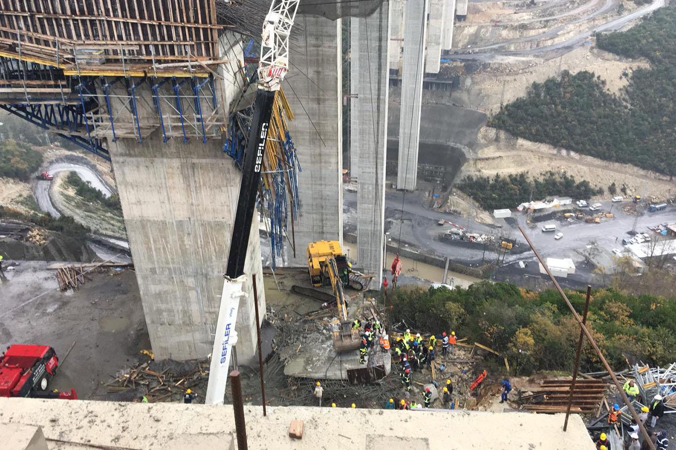 Viyadük inşaatında kaza: 4 işçi beton bloğun altında kaldı